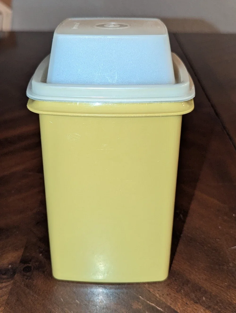 Vintage Tupperware Green Pickle Keeper With Strainer & Lid Model 1330-3 Made USA